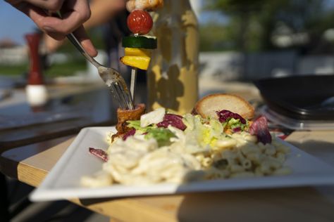 Grillspiess mit Salat