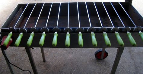 Grill mit Spiessen
