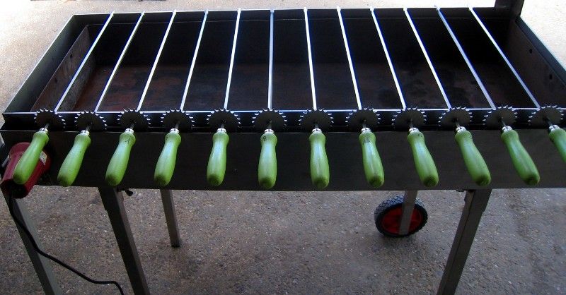 Grill mit Spiessen