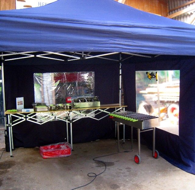 zeltüberdachtes Buffet